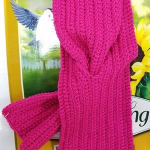 💥SOLD💥 Handmade Crocheted Keyhole Scarf